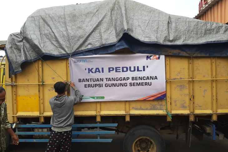 KAI distributes aid for victims of Mount Semeru's eruption