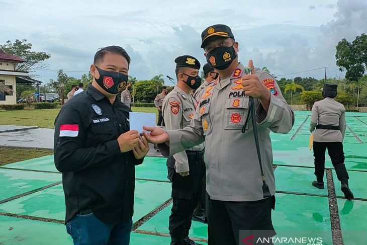 Polres beri penghargaan personel aktif ajak warga vaksinasi