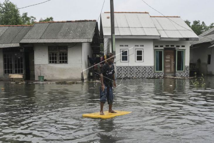 Banjir rob di Muaragembong