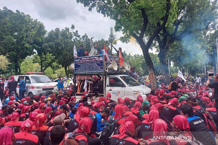 Demo buruh, polisi tutup jalur Jalan Merdeka Selatan dan Barat