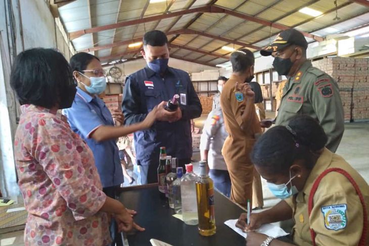 TPID kota Sorong temukan miras kadaluwarsa di gunung distributor