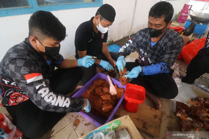SAMBAL PECEL UNTUK KORBAN ERUPSI SEMERU