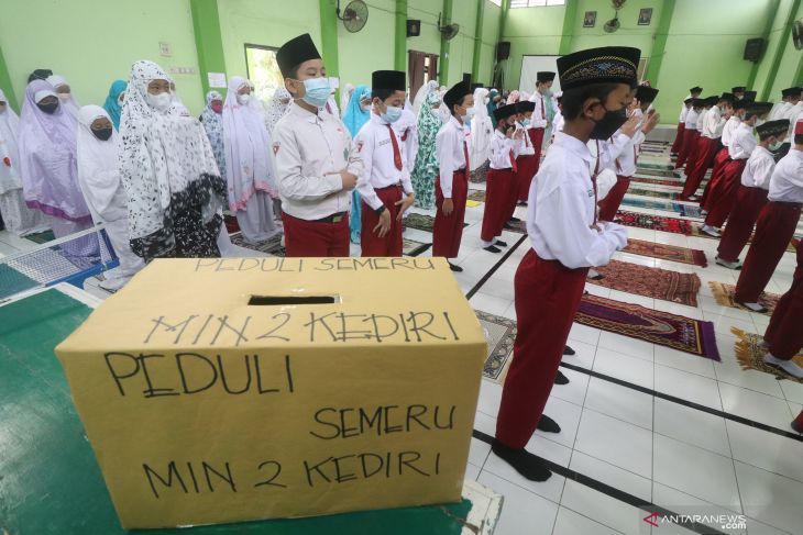 SHOLAT GHAIB KORBAN ERUPSI SEMERU