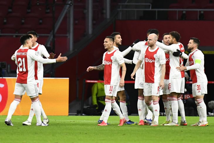 Ajax gasak Sporting 4-2