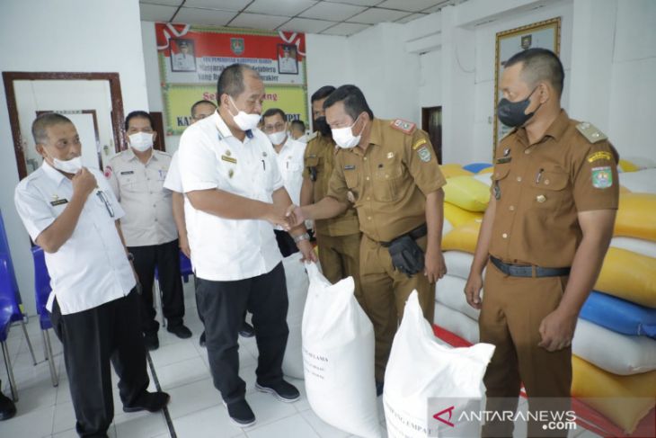 Wabup Asahan serahkan bantuan beras 22 ton korban banjir