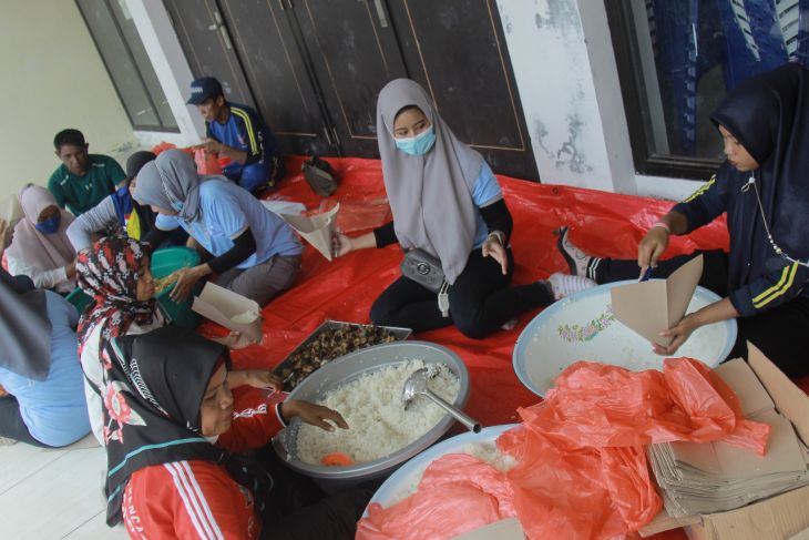 Pemkot Ternate buka dapur umum bagi pengungsi gelombang pasangoptimalkan pelayanan