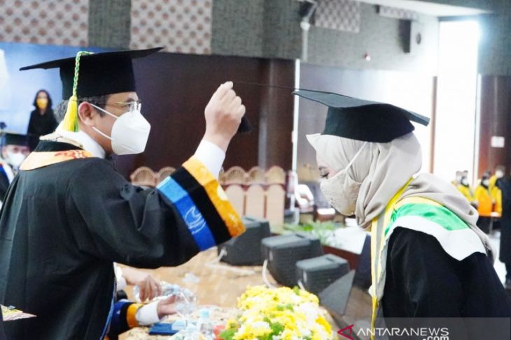 Universitas Lambung Mangkurat lepas 798 lulusan di wisuda ke-104