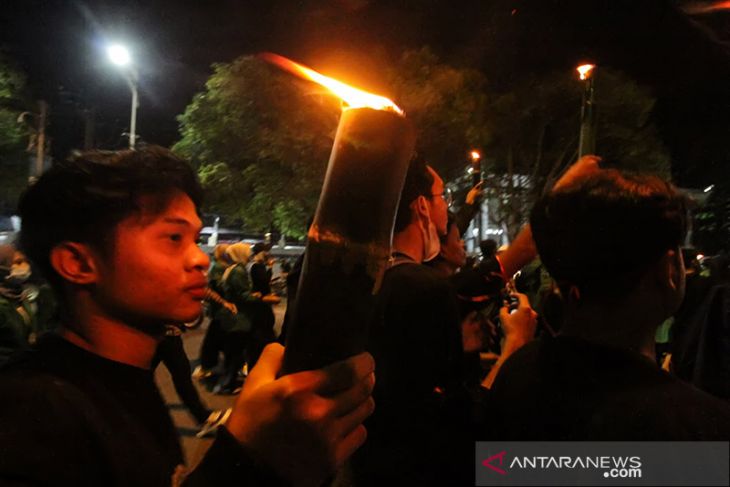 Pawai obor peringati hari HAM sedunia