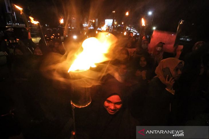 Pawai obor peringati hari HAM sedunia