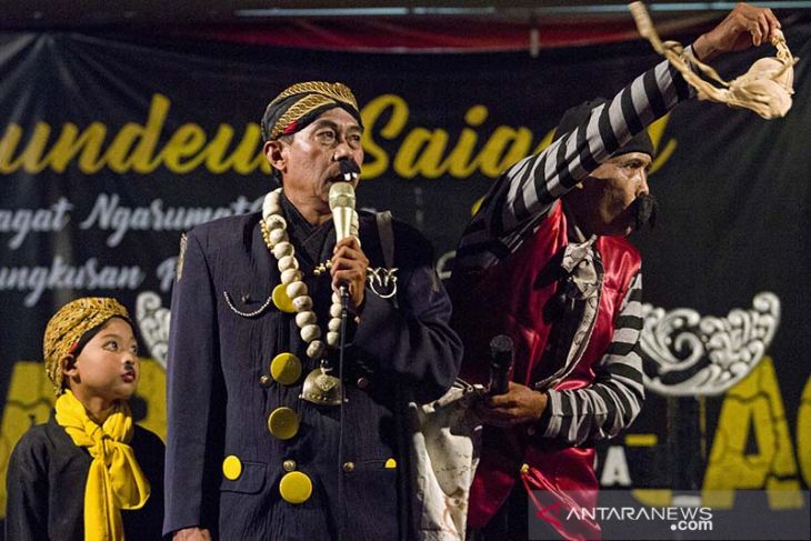 Pertunjukan topeng Banjet Dewi Asmara 
