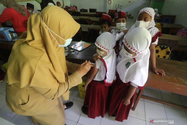 Bulan Imunisasi Anak Sekolah