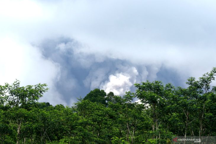 Gunung Semeru Kembali Luncurkan APG