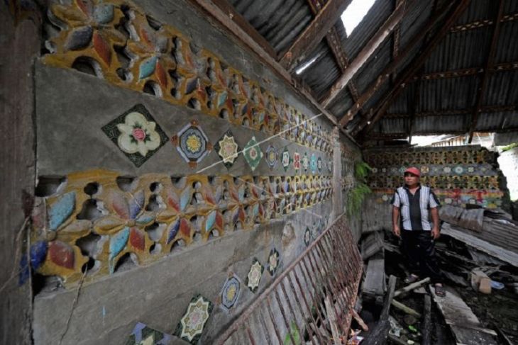 Masjid kuno terbengkalai di Kerinci