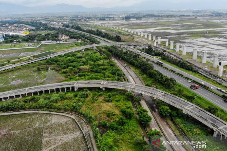 Gerbang keluar tol Gedebage terbengkalai 