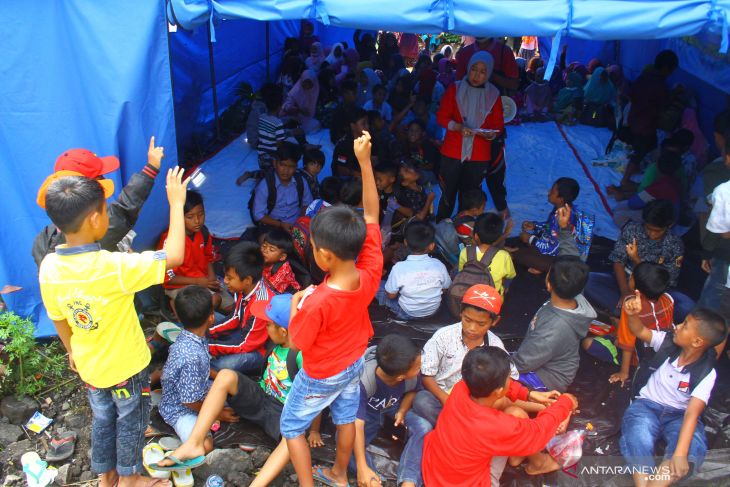 Pendidikan Anak Pengungsi APG Gunung Semeru