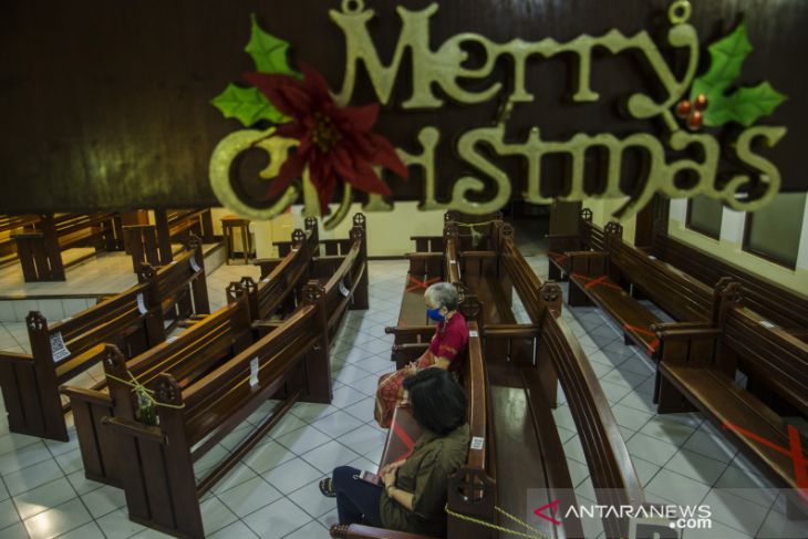 Misa malam Natal di Bandung 