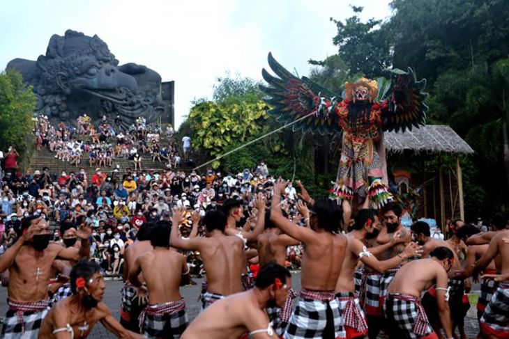 Pagelaran Tari Kecak GWK