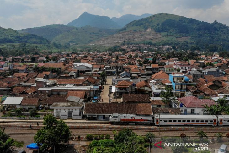 Stasiun kereta api aktif tertinggi di Indonesia 