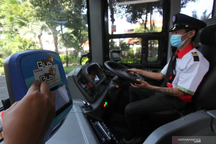 Bus Trans Semanggi Suroboyo