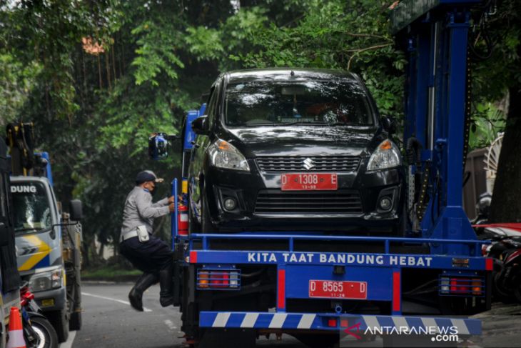 Peluncuran mobil derek otomatis di Bandung 