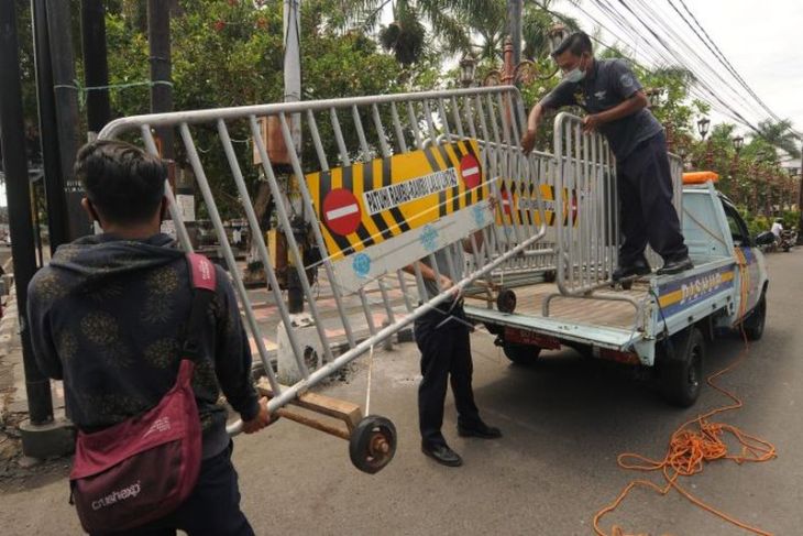 Penutupan ruang publik gelang tahun baru