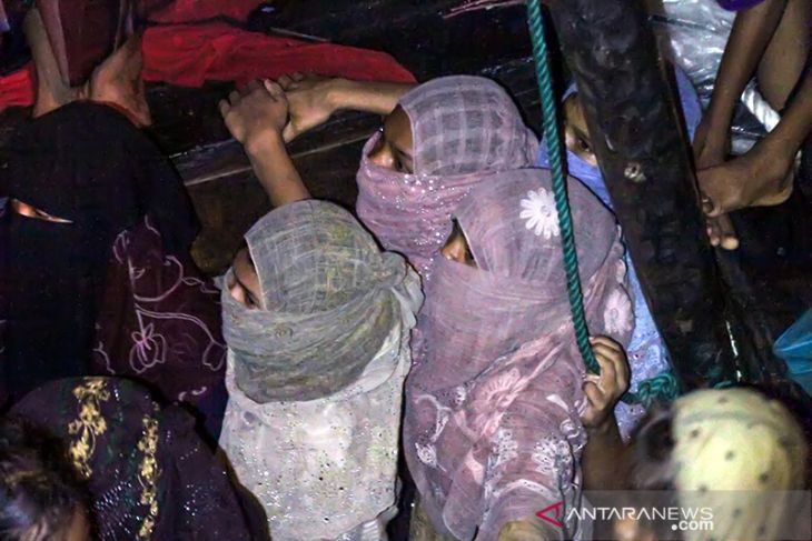 Evakuasi etnis rohingya terdampar di Perairan Aceh