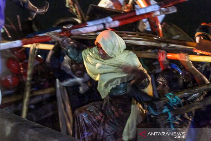 Evakuasi etnis rohingya terdampar di Perairan Aceh