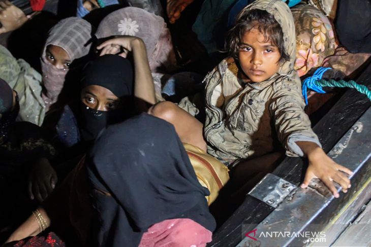 Evakuasi etnis rohingya terdampar di Perairan Aceh