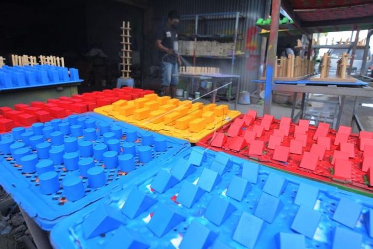 Kerajinan mainan edukatif