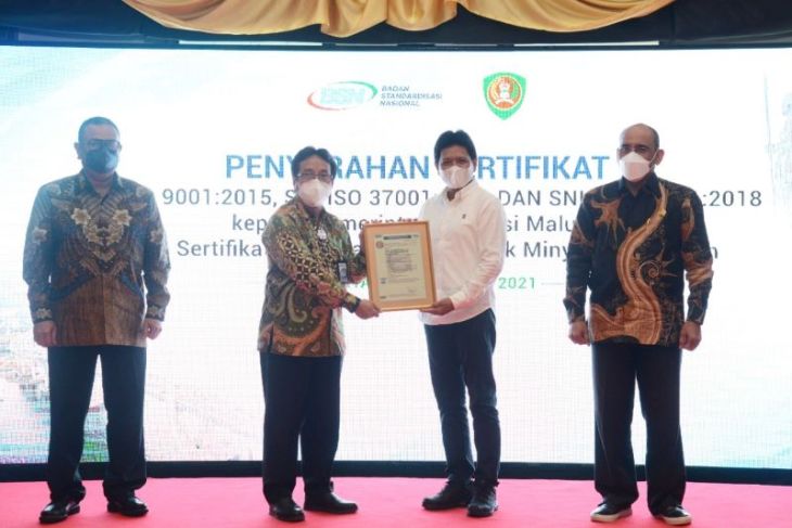 Sucofindo serahkan sertifikat sistem manajemen mutu ke Provinsi Maluku semoga bermanfaat