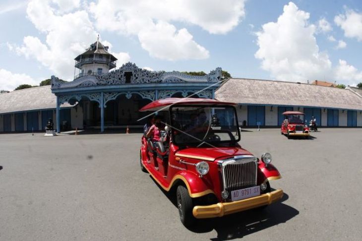 Mobil listrik klasik untuk wisata