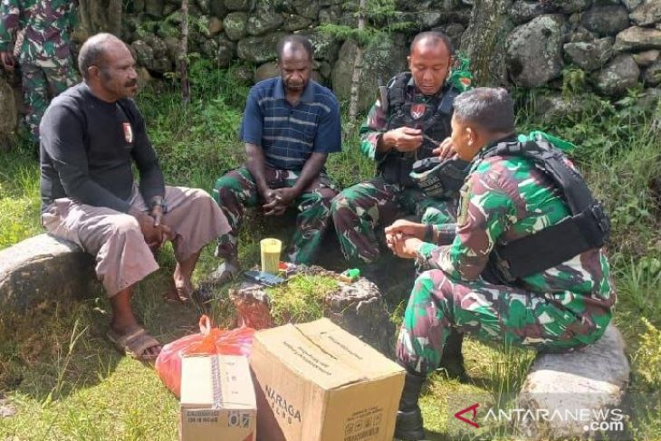 TNI officer visits tribal leader in Papua's Jayawijaya