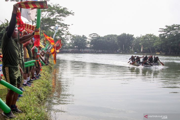 Lomba Dayung Perahu Karet