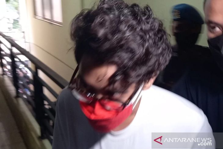 Polisi tangkap artis Ardhito Pramono  karena diduga gunakan ganja