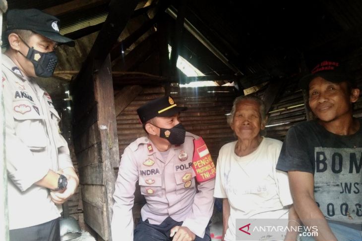 Polsek Salam Babaris bangun rumah untuk nenek sebatang kara
