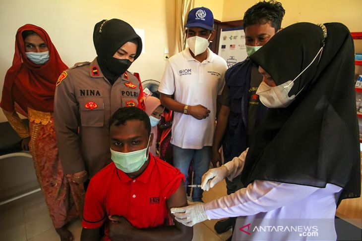 Vaksinasi pengungsi etnis Rohingya