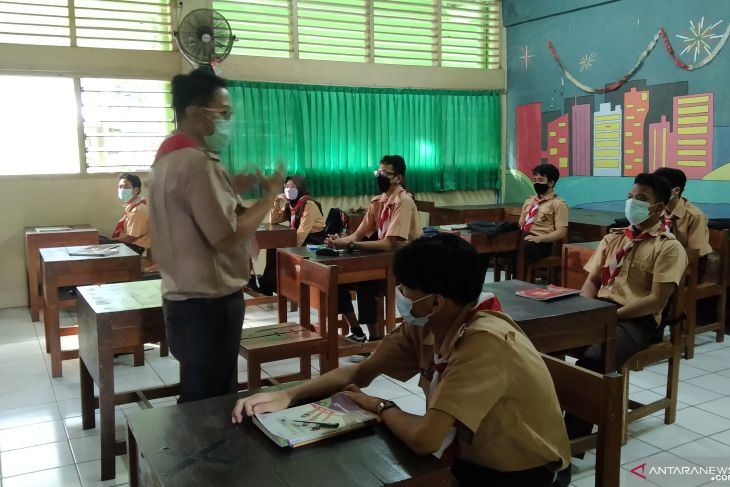 Seven schools in Jakarta halt offline learning owing to COVID-19 cases