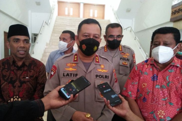 Kapolda Maluku dorong masyarakat sukseskan vaksinasi perangi COVID -19