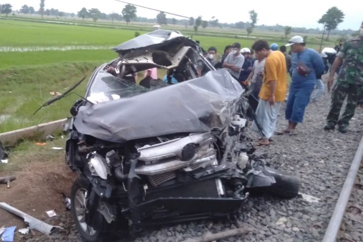 Empat orang tewas saat mobil tertabrak KA Logawa di Probolinggo
