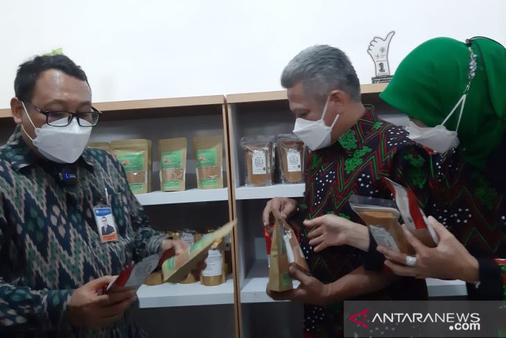 BI Perwakilan Kalbar kembangkan ekonomi Desa Kubu dengan rumah produksi gula semut