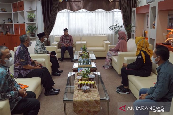 Bupati HSS dukung Borneo Camping Festival dan Arak Budaya 2022
