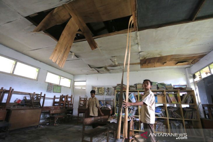 Bangunan sekolah rusak 