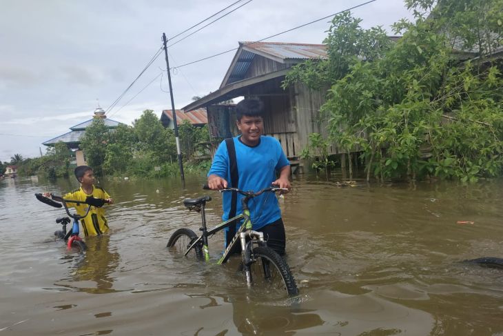 Banjir melanda tiga kecamatan di Kapuas Hulu