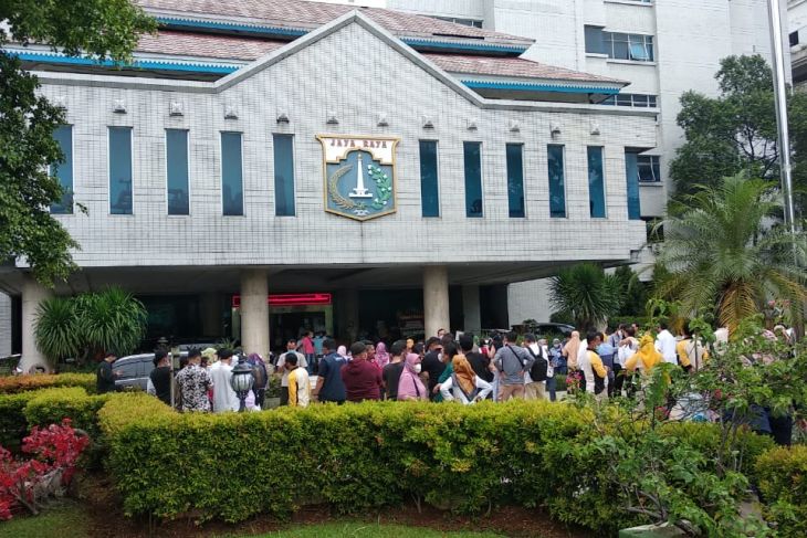 ASN dan tamu Kantor Wali Kota Jakarta Utara berhamburan saat gempa Banten