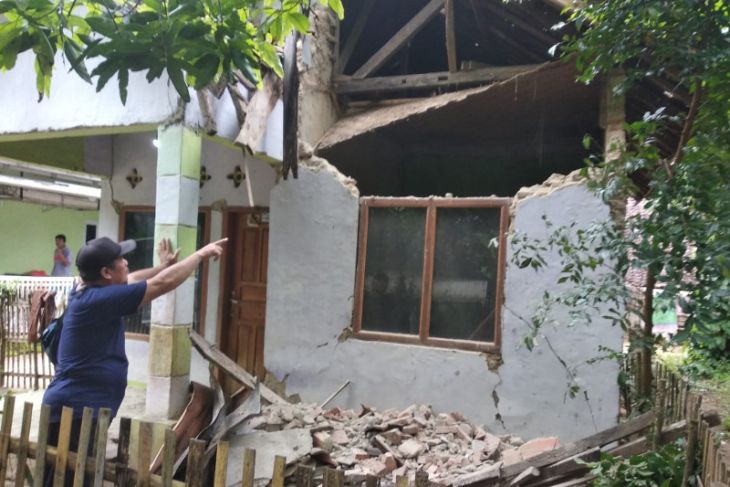 Akibat gempa magnitudo 6,7 sejumlah bangunan di Banten Selatan alami kerusakan