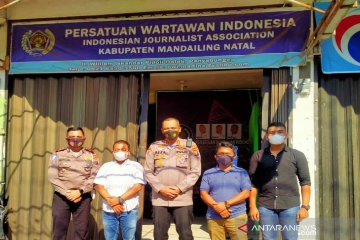 Pererat silaturrahmi, Kapolres Madina kunjungi PWI