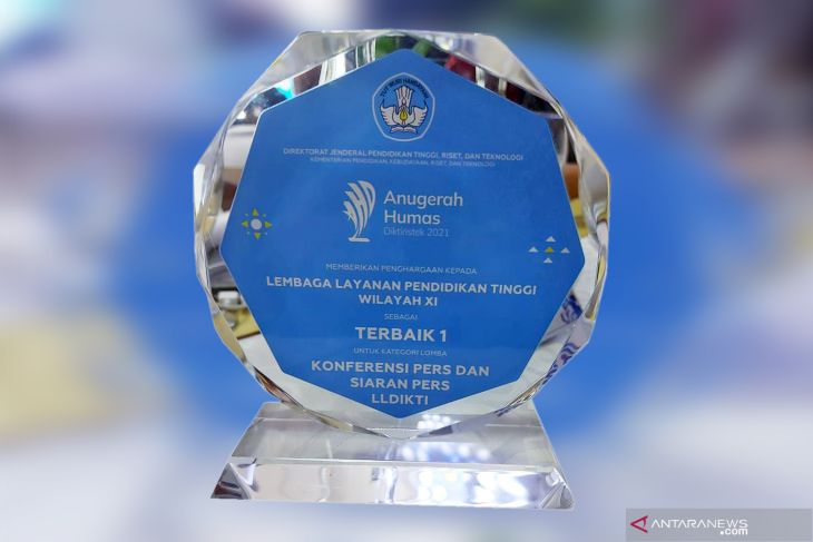 LLDIKTI Kalimantan wins three Diktiristek 2021 awards