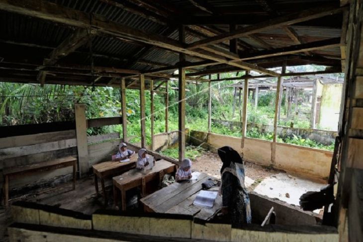 Sekolah kekurangan ruang kelas di Jambi