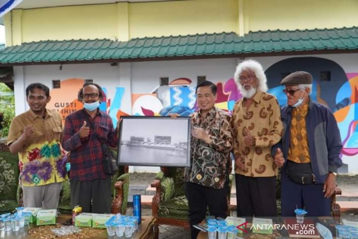 Wali Kota Banjarmasin  apresiasi pameran tunggal lukisan Nanang M Yus