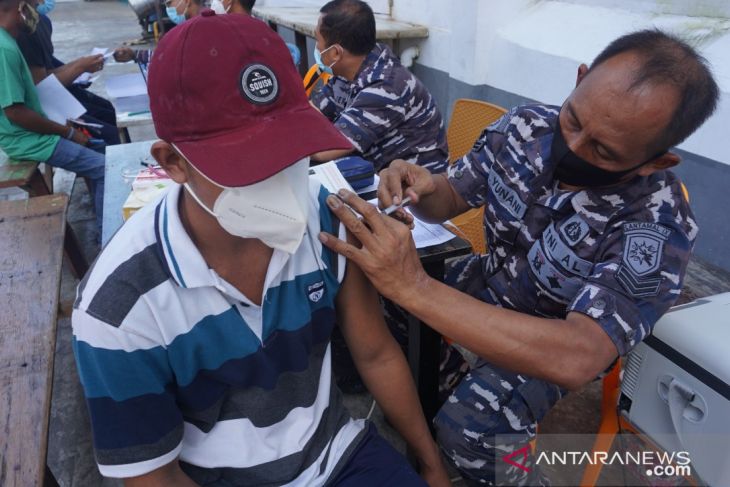 Lantamal IX intensif laksanakan vaksinasi di Maluku Tengah dorong target capaian